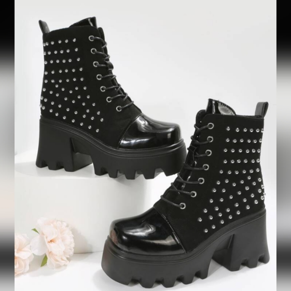 Women Studded Decor Combat Boots, Lace-Up Front Punk Boots Black